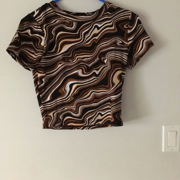 Brown, black and beige wave design tee - Picture 1 of 2